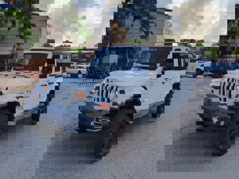 Used 2019 Jeep Wrangler Unlimited Sahara image 10