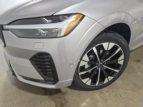 New 2026 Volvo XC60 B5 Plus w/ Protection Package Premier image 10