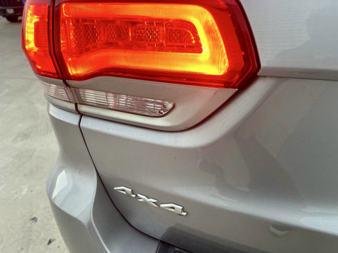 Used 2018 Jeep Grand Cherokee Laredo image 35