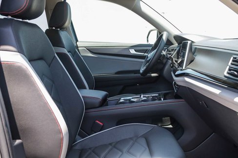 New 2025 Volkswagen Atlas Peak Edition SE image 17