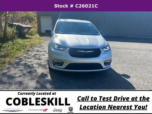 New 2026 Chrysler Pacifica Select image 2