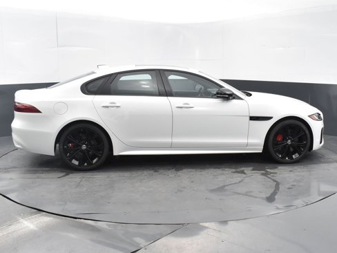 Used 2024 Jaguar XF R-Dynamic SE image 8
