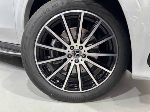 New 2026 Mercedes-Benz GLS 580 4MATIC image 9