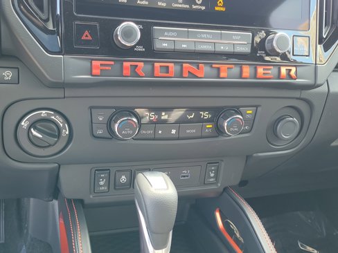 Used 2025 Nissan Frontier PRO-4X image 27