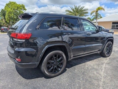 Used 2019 Jeep Grand Cherokee Altitude image 6