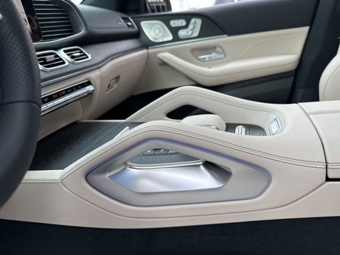 New 2026 Mercedes-Benz GLS 450 4MATIC image 18