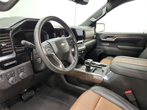 Used 2025 Chevrolet Silverado 1500 High Country w/ Technology Package image 18