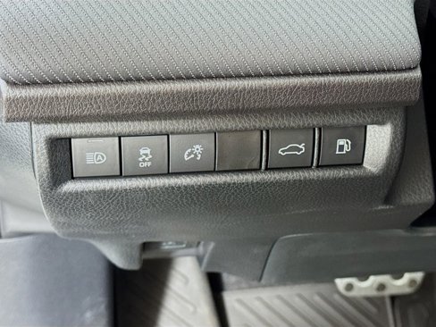 Used 2025 Toyota Camry SE image 10