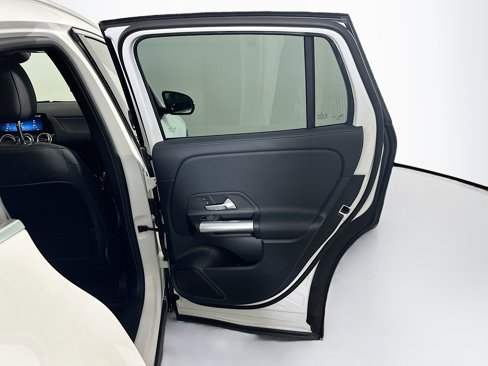 Used 2025 Mercedes-Benz GLA 250 image 32