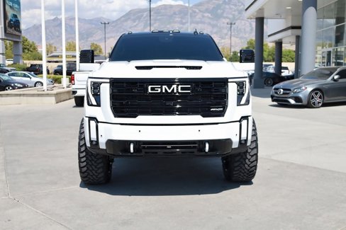 Used 2025 GMC Sierra 2500 AT4X image 9