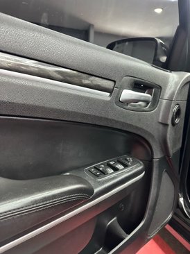 Used 2016 Chrysler 300 Limited image 9
