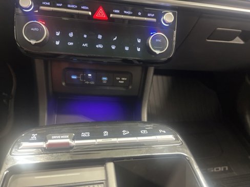 Used 2025 Hyundai Tucson Limited image 18