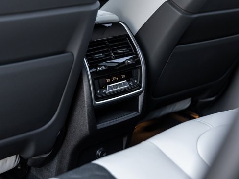 Used 2025 BMW X6 M Competition w/ Executive Package image 39