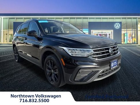 Certified 2024 Volkswagen Tiguan SE image 1