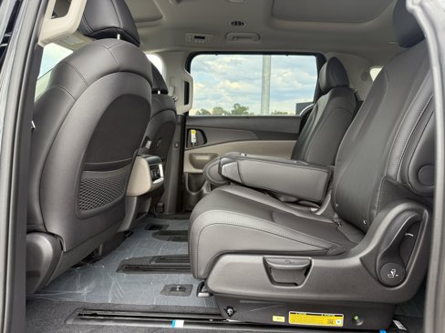 New 2026 Kia Carnival SX image 13