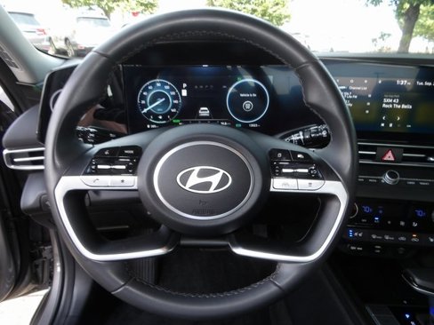 Used 2024 Hyundai Elantra Limited image 43