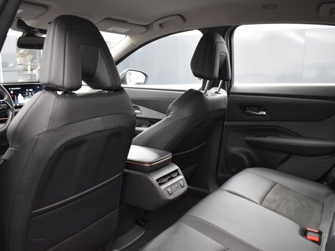 Used 2024 Nissan Ariya FWD image 9