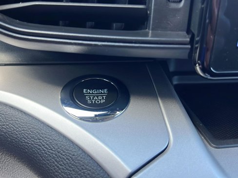 Used 2022 Ford Explorer XLT image 30