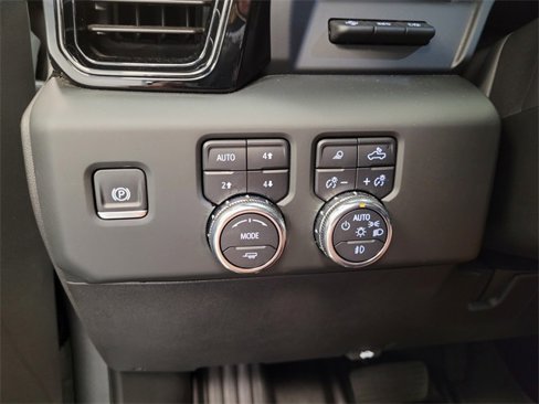 Used 2024 GMC Sierra 2500 AT4X image 30