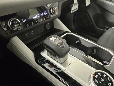 New 2025 Mitsubishi Outlander SE image 24