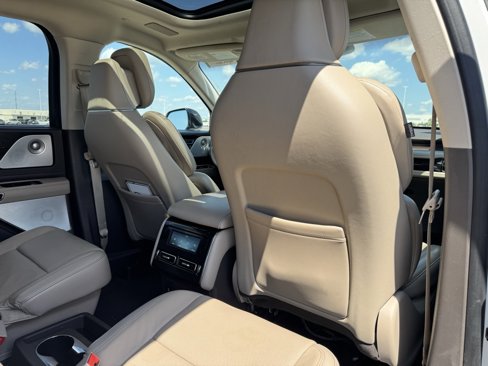 Used 2020 Lincoln Aviator Reserve w/ Equipment Group 202A image 16