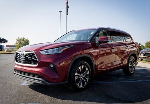 Used 2020 Toyota Highlander XLE image 19