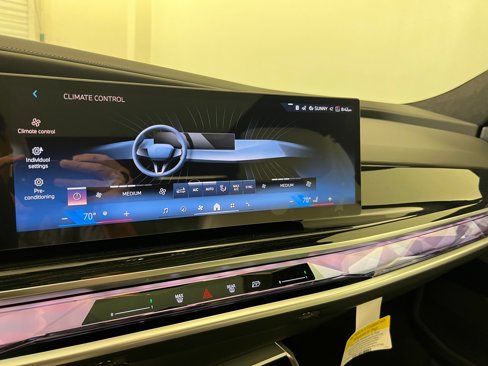 New 2026 BMW 740i w/ Executive Package image 28