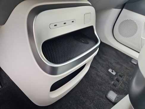 New 2026 Hyundai Ioniq 9 SEL image 11