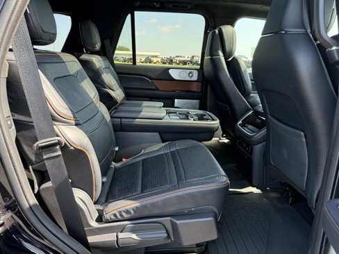 Used 2024 Lincoln Navigator Black Label image 11
