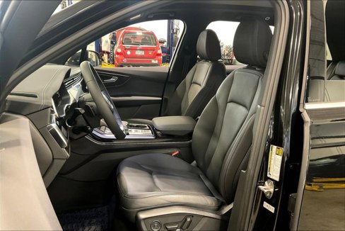 Certified 2025 Audi Q7 3.0T Premium w/ Convenience Package image 24