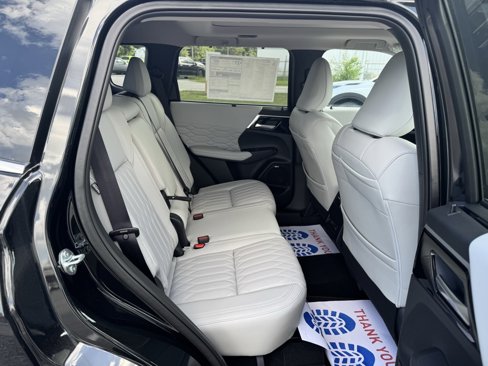 New 2025 Mitsubishi Outlander SEL image 28
