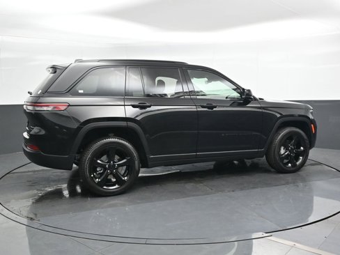 New 2025 Jeep Grand Cherokee Limited image 2