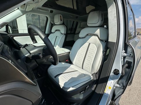 Used 2023 Rivian R1S Adventure image 21