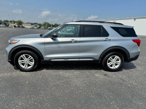 Used 2023 Ford Explorer XLT w/ Equipment Group 202A image 2