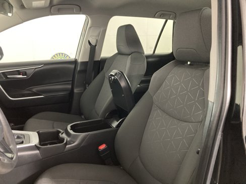 Used 2023 Toyota RAV4 XLE image 9