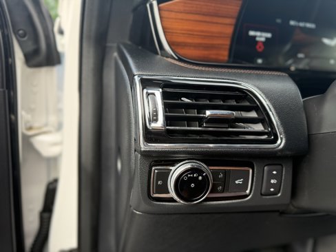 Used 2019 Lincoln Navigator Reserve image 10