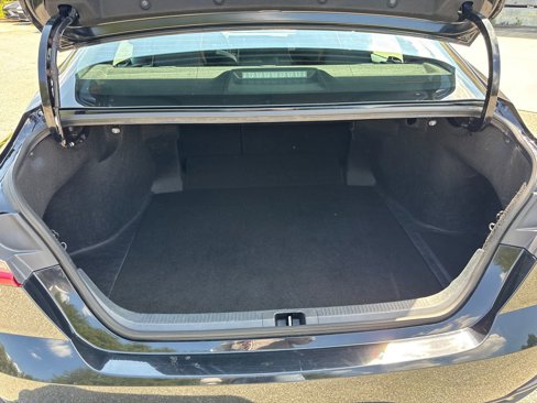Used 2025 Toyota Camry SE image 18
