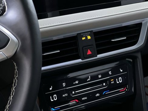 Used 2025 Volkswagen Taos SEL image 19