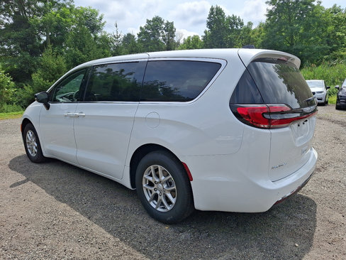 New 2026 Chrysler Pacifica Select image 3