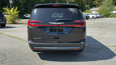 New 2026 Chrysler Pacifica Select image 5
