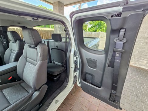 Used 2025 Nissan Frontier SV image 35