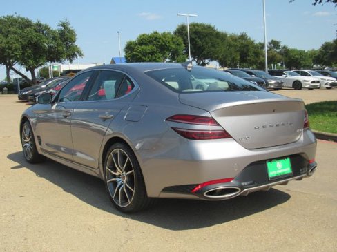 Used 2025 Genesis G70 2.5T image 9