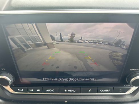 Used 2024 Nissan Rogue SV image 14