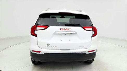 Used 2024 GMC Terrain SLT image 3