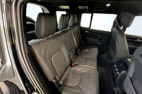 New 2025 Land Rover Defender 110 X-Dynamic SE image 9