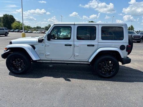 Used 2024 Jeep Wrangler Unlimited Sahara image 9