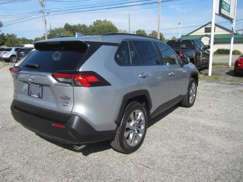 Used 2019 Toyota RAV4 XLE Premium image 8