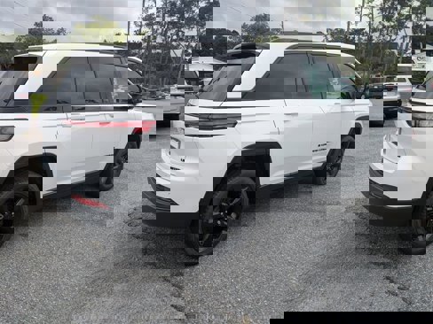 New 2025 Jeep Grand Cherokee Limited w/ Luxury Tech Group II image 4