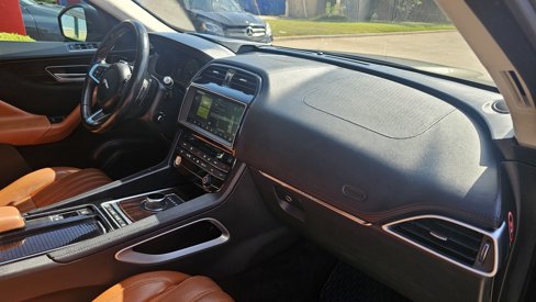 Used 2018 Jaguar F-PACE Portfolio image 34