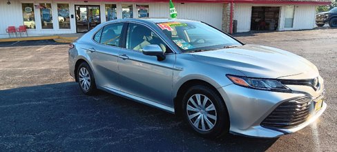 Used 2019 Toyota Camry LE image 3